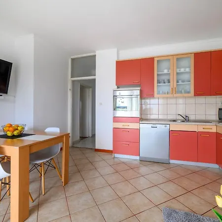 Malibu Apartment *